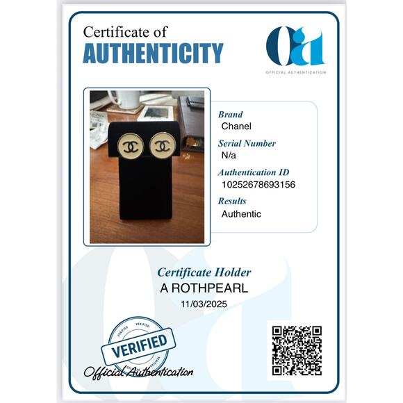 Chanel 04 V Gold-Tone Cream Enamel CC Logo Round Clip-On Earrings Made in France - Picture 7 of 7